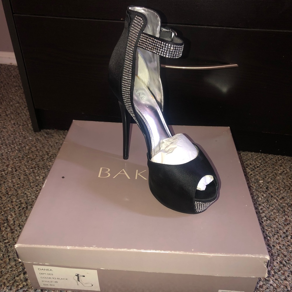 Dressy black straps heels